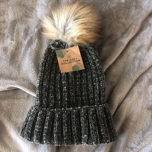 Brand new Earthbound cozy collection beanie(: 🌲